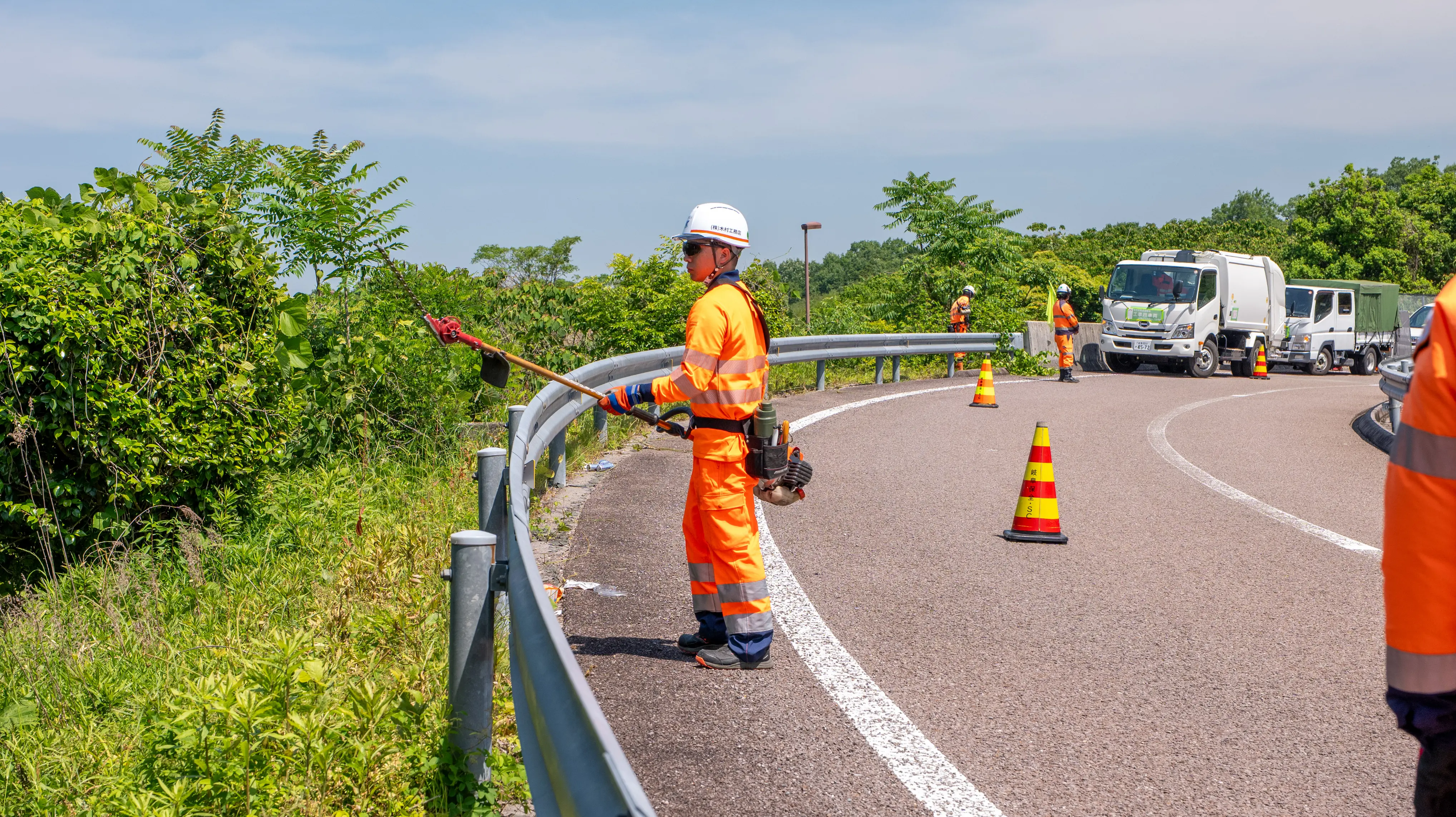 高速道路の維持作業現場